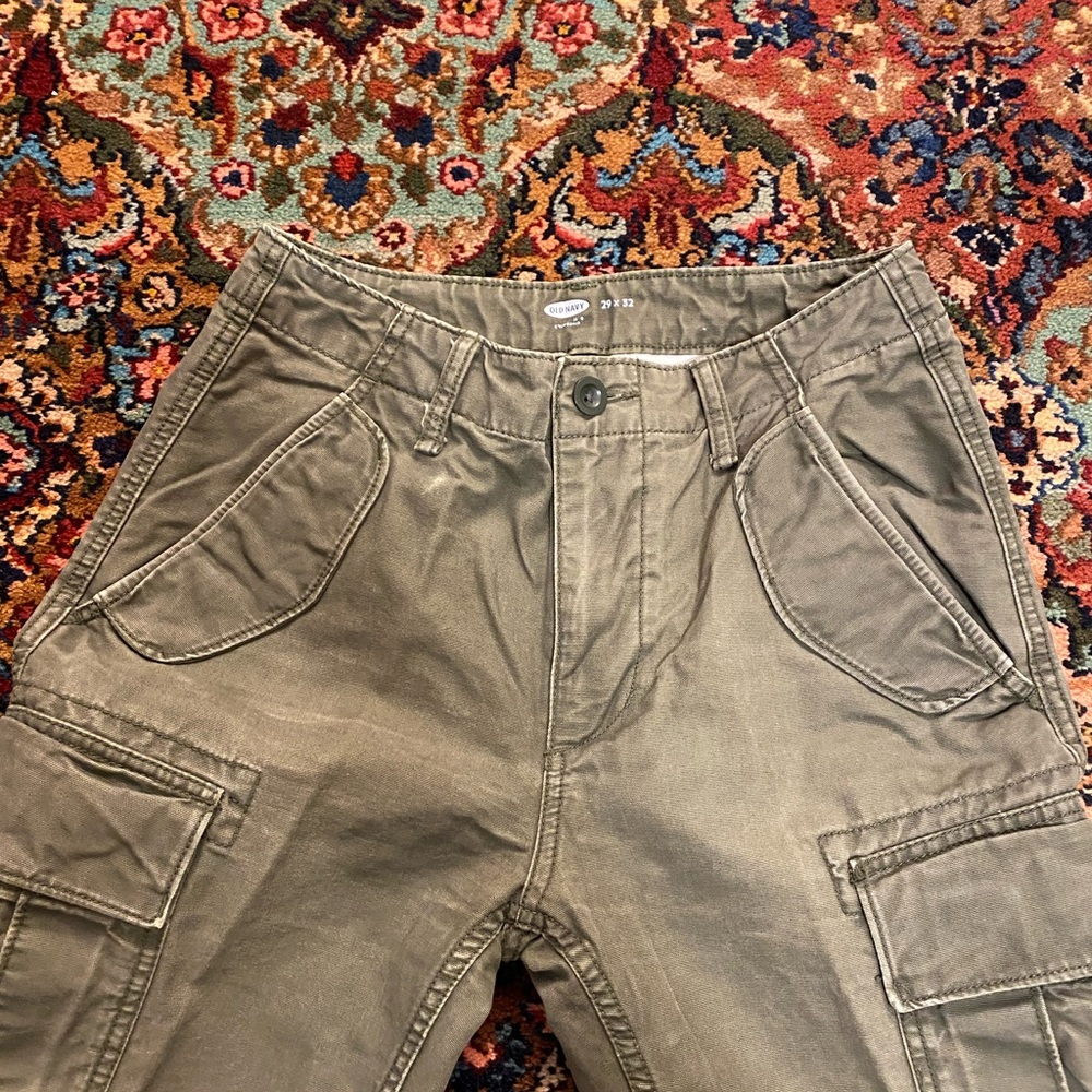 Old Navy Cargo Pants Olive Color. W29xL32 Excellent Condition!